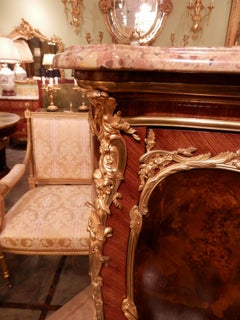 Rare meuble de rangement français du 19ème siècle à façade à rabat et pieds François Linke