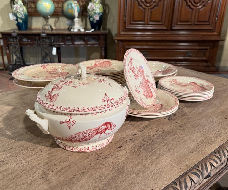 19. Jahrhundert Französisch rot und weiß Gien Porzellan Pfau Geschirr, 32 Pieces bei 1stDibs Deutschland