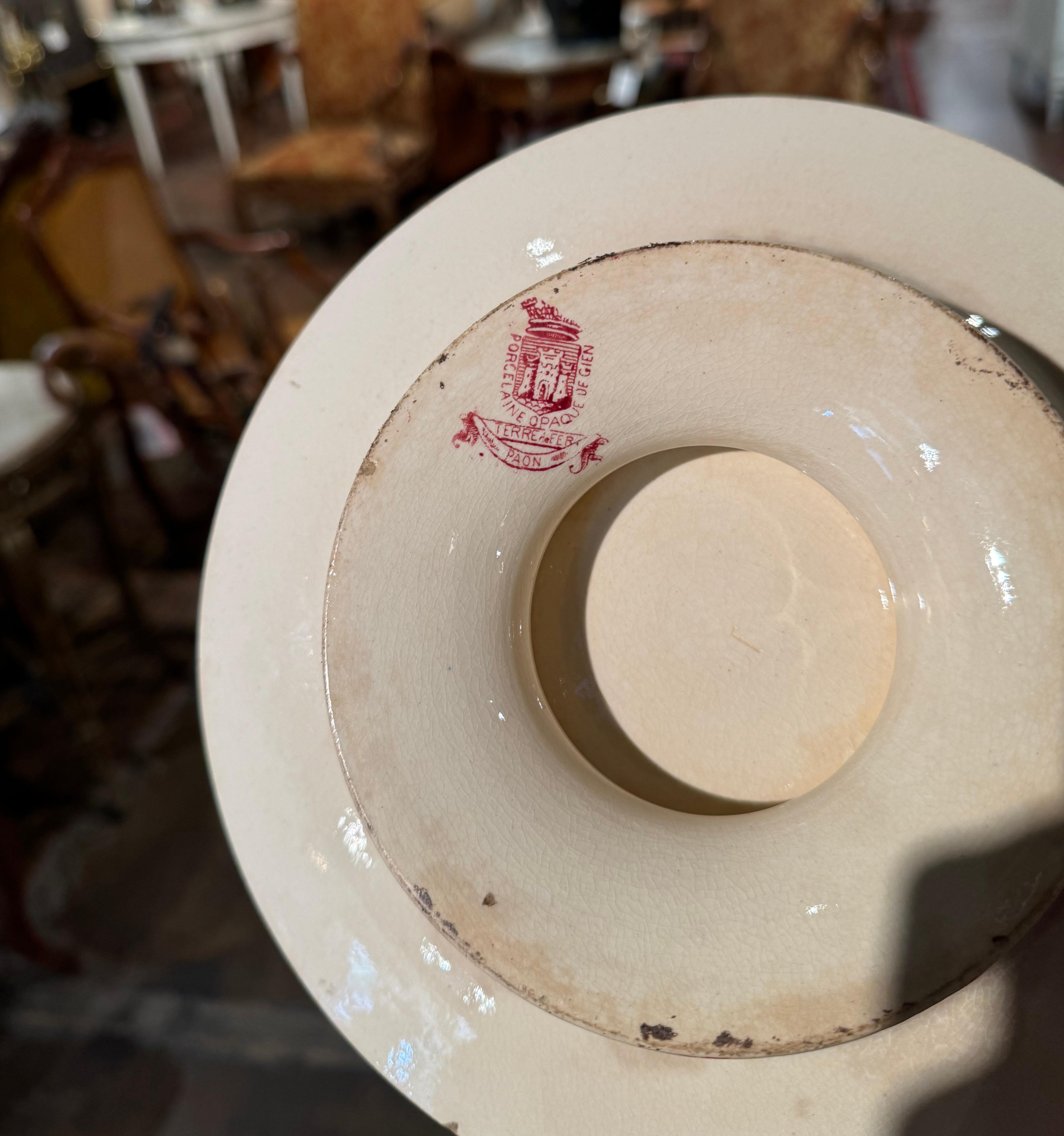 Service de table en porcelaine de Gien rouge et blanche du 19e siècle, 32 Pieces en vente 1