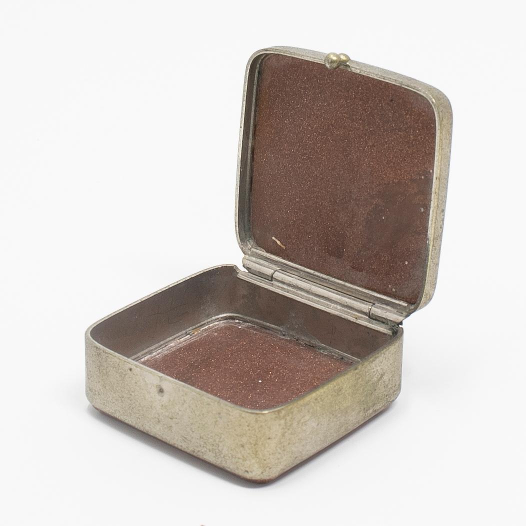 19th Century French Red Aventurine Top Silver Box For Sale 3