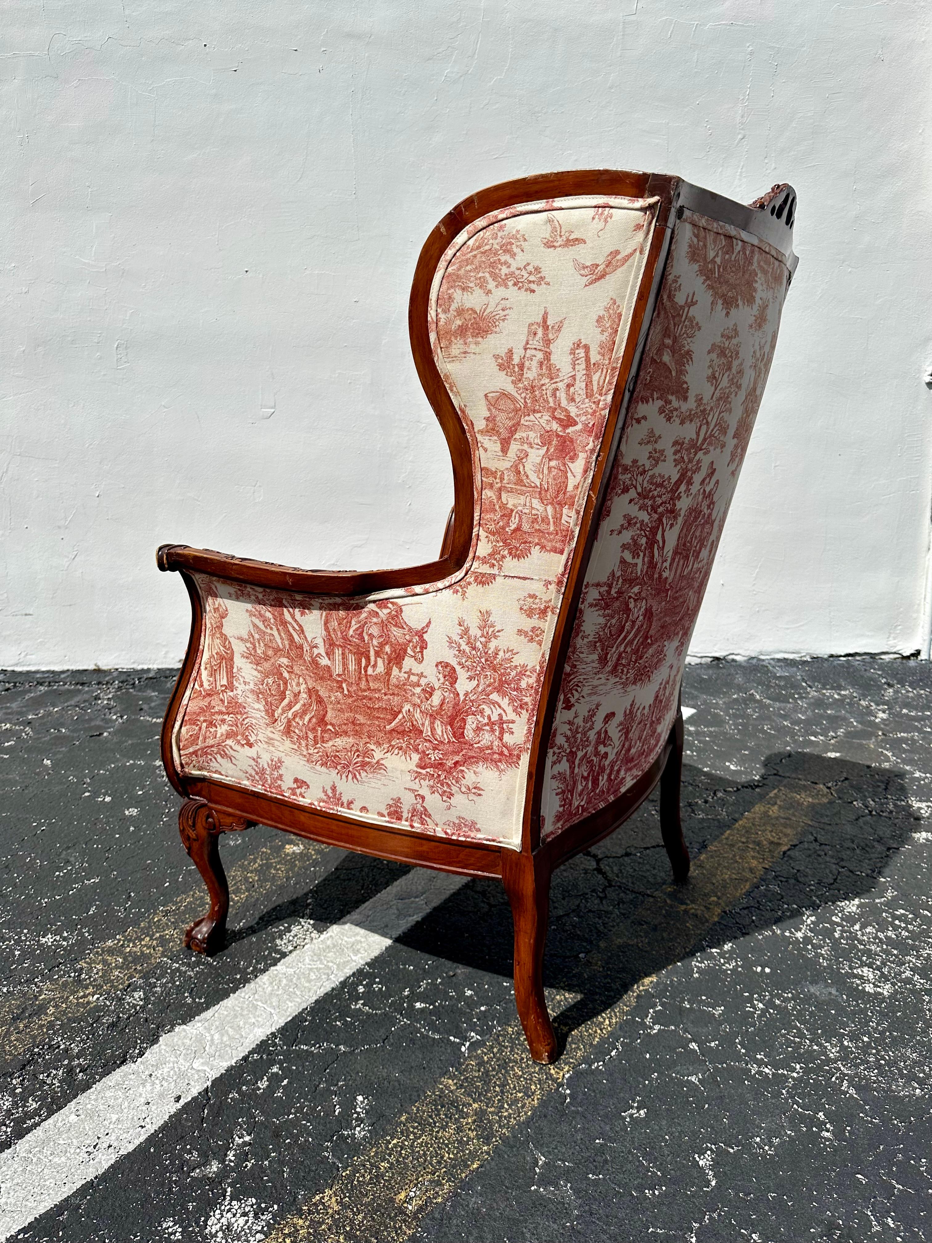 19th Century French Red White Toile Chippendale GIlt Wood Wingback Chair For Sale 1