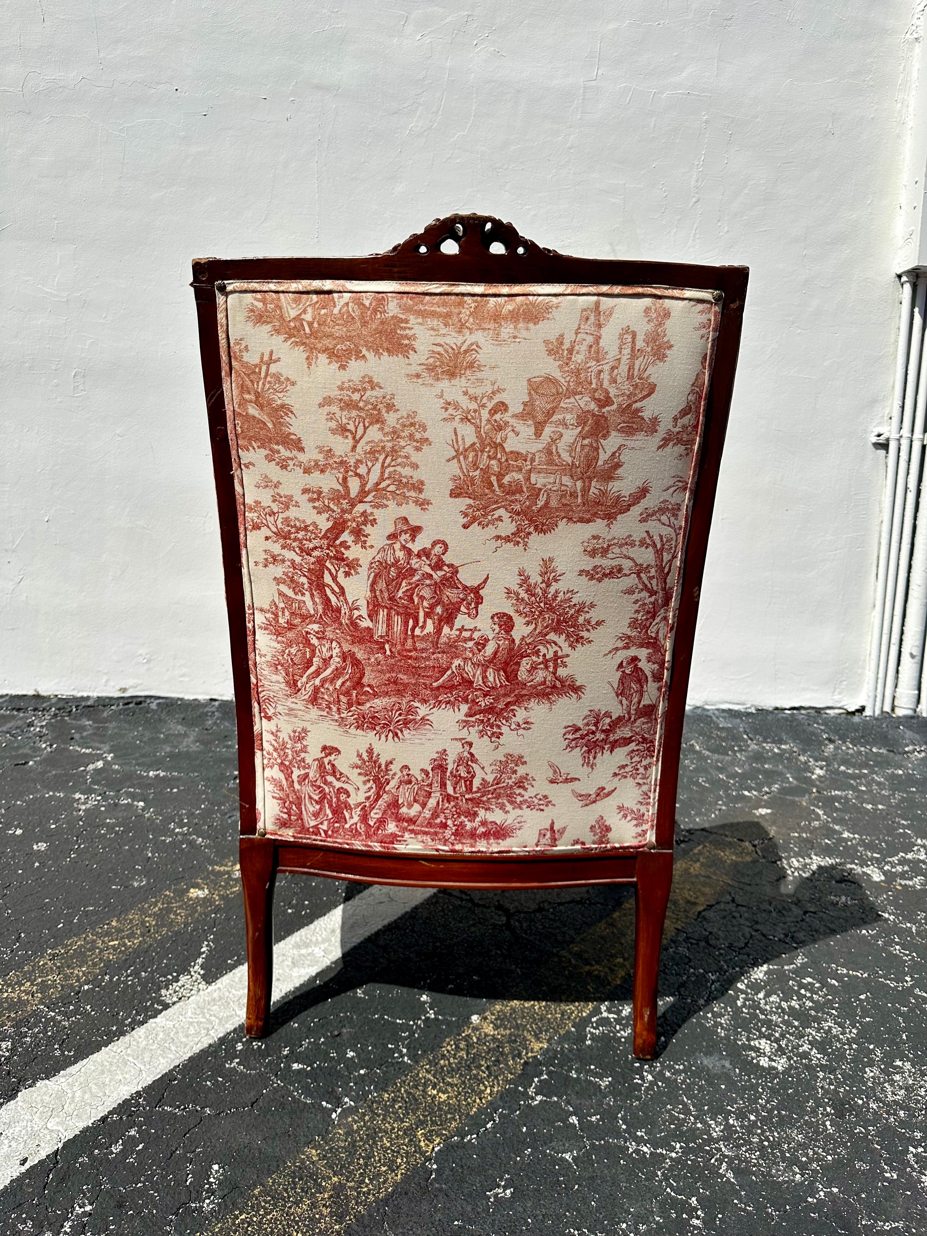 19th Century French Red White Toile Chippendale GIlt Wood Wingback Chair For Sale 2