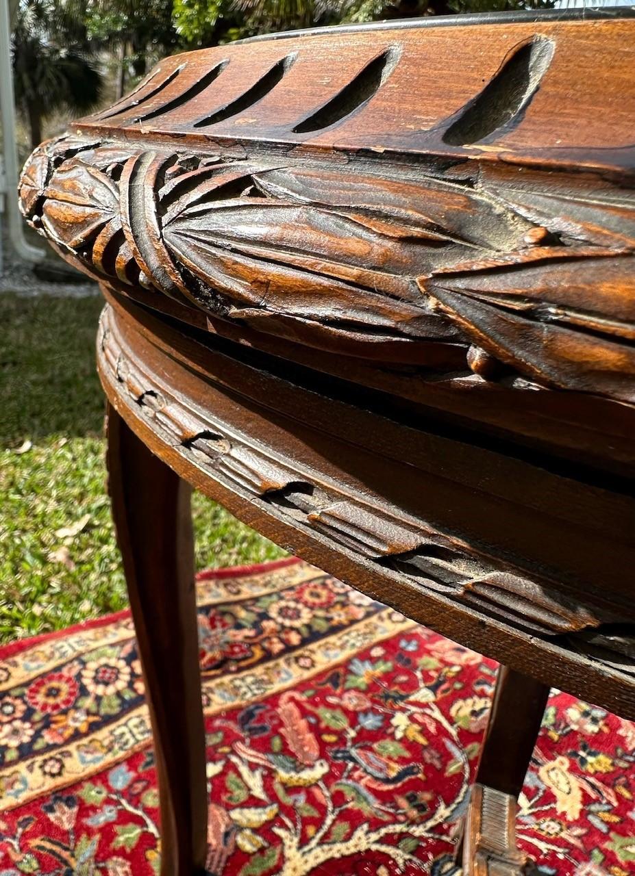 Table d'appoint ronde de style Régence française du 19ème siècle avec plateau en marbre. en vente 3