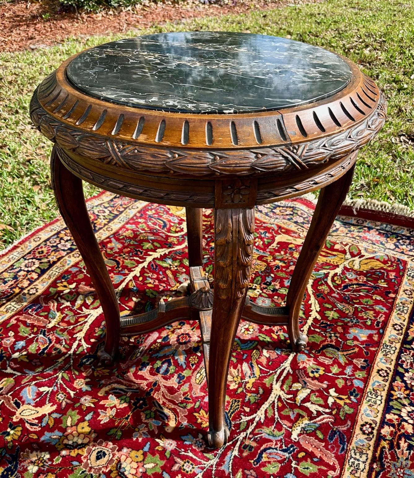 19th Century French Regence Style Round Marble Top Side Table. In Good Condition For Sale In Vero Beach, FL