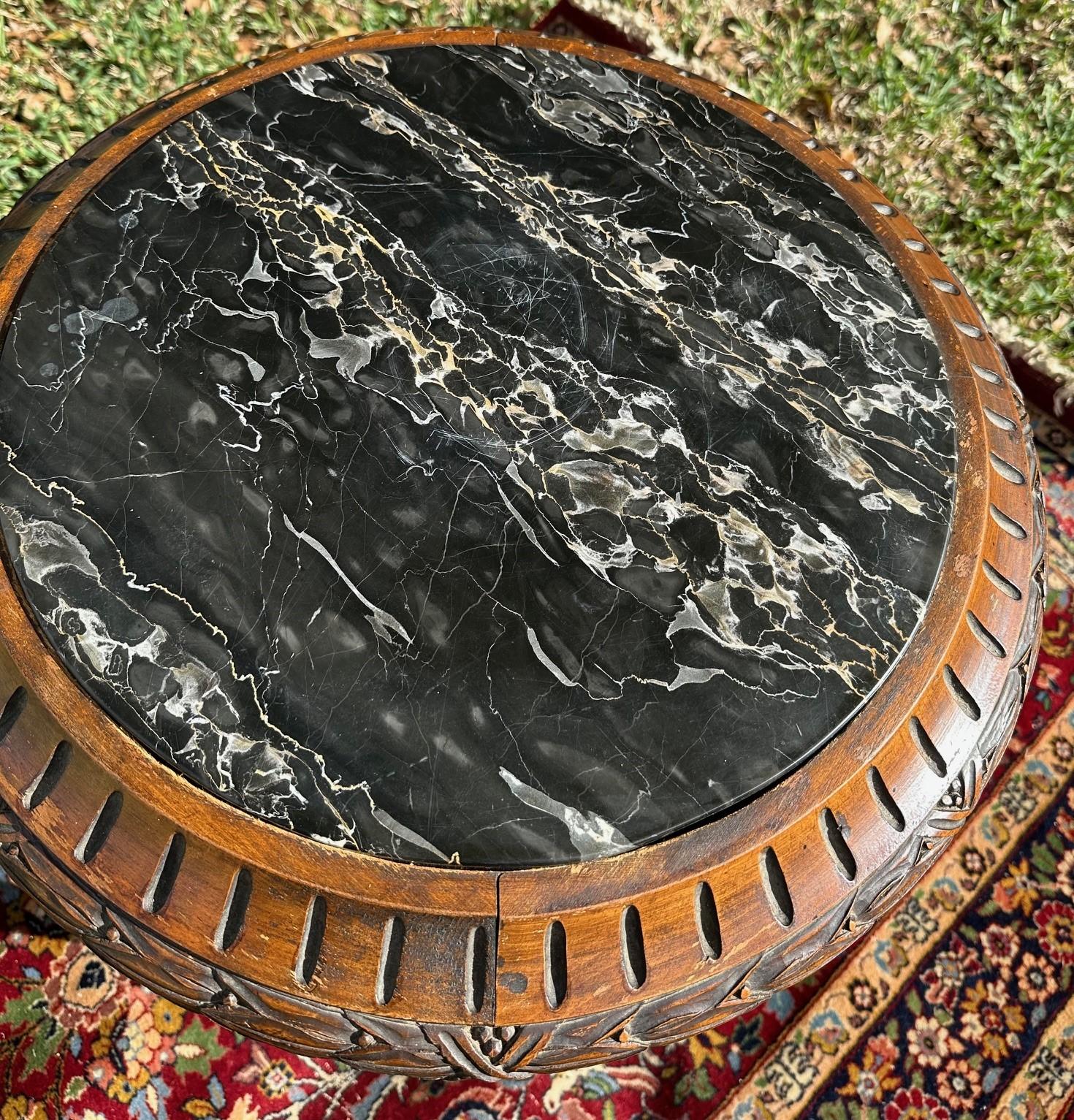 19th Century French Regence Style Round Marble Top Side Table. For Sale 1