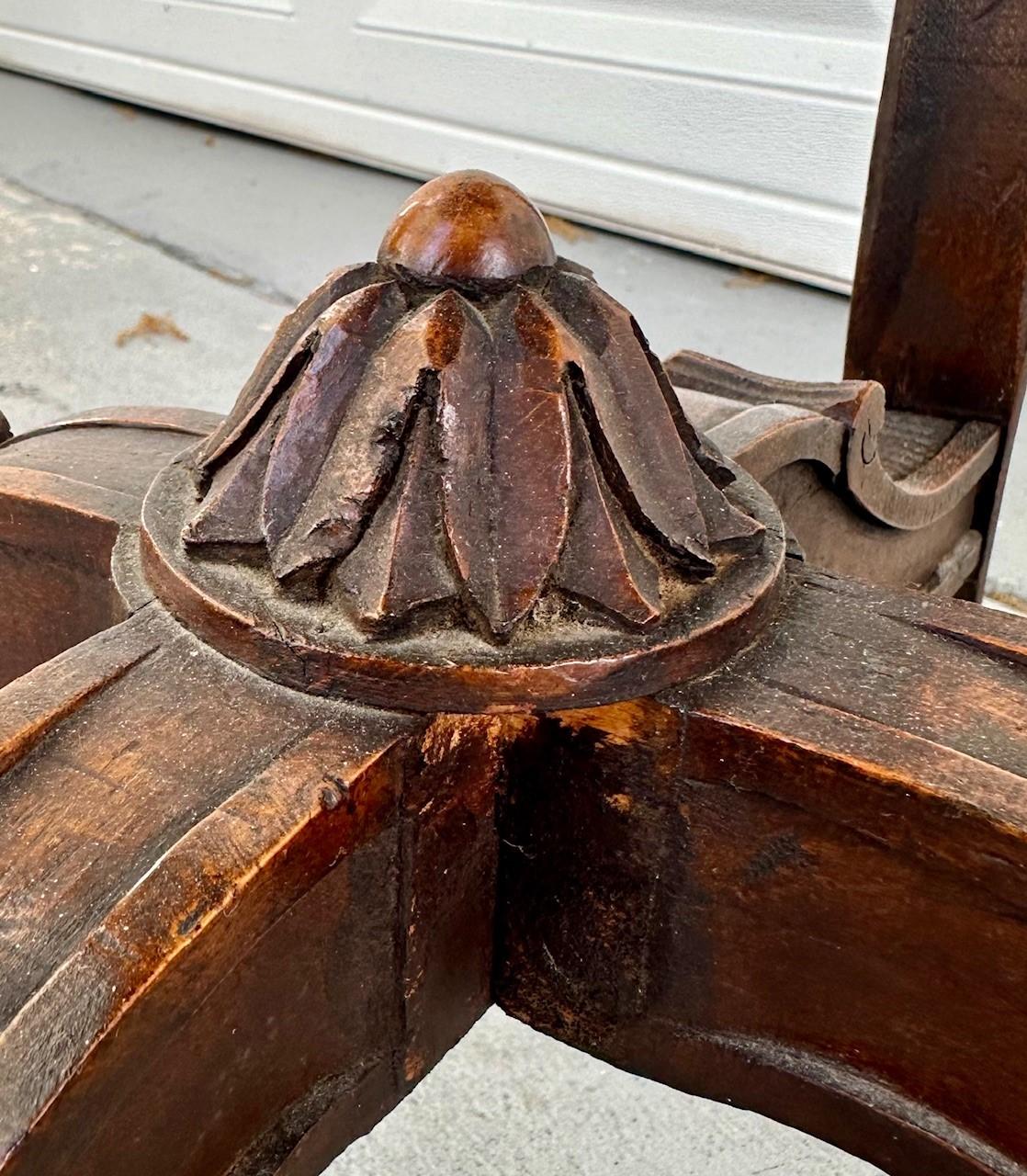 19th Century French Regence Style Round Marble Top Side Table. For Sale 3