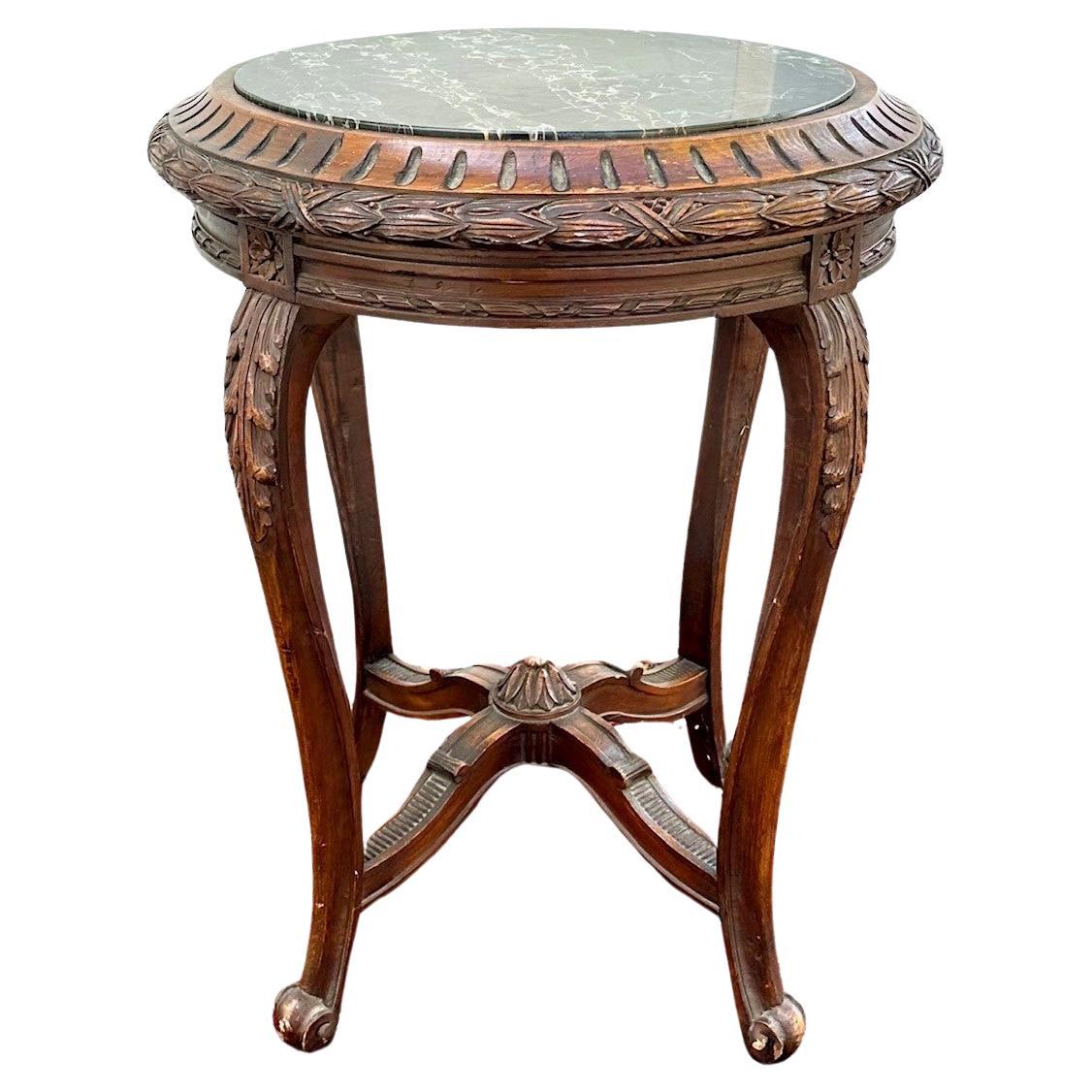 Table d'appoint ronde de style Régence française du 19ème siècle avec plateau en marbre.