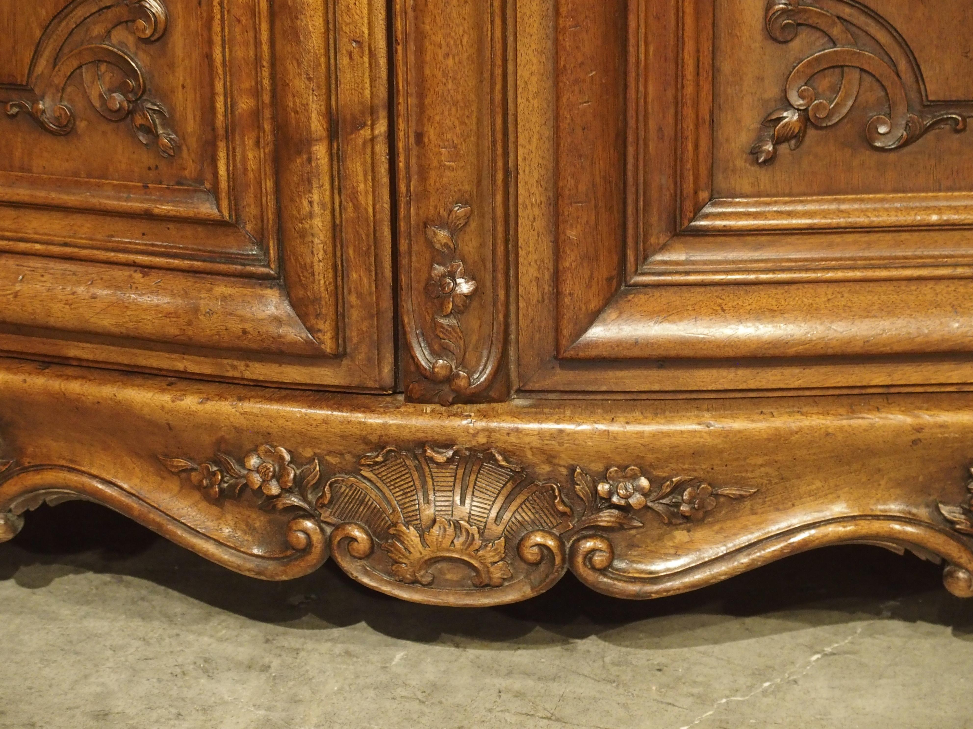 19th Century French Regence Style Walnut Wood Buffet Deux Corps 1