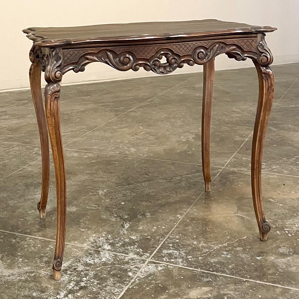 Régence 19th Century French Regence Walnut End Table, Side Table For Sale