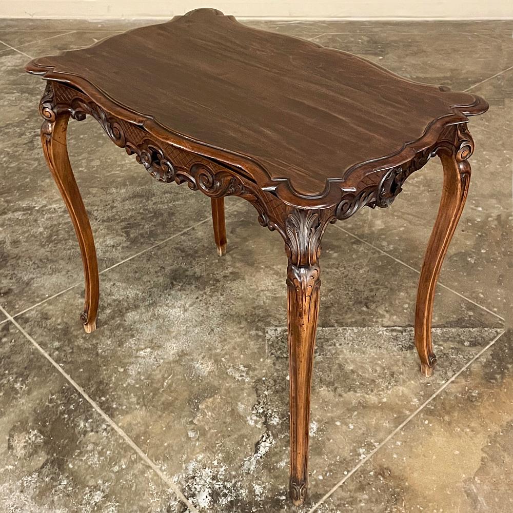 19th Century French Regence Walnut End Table, Side Table For Sale 1