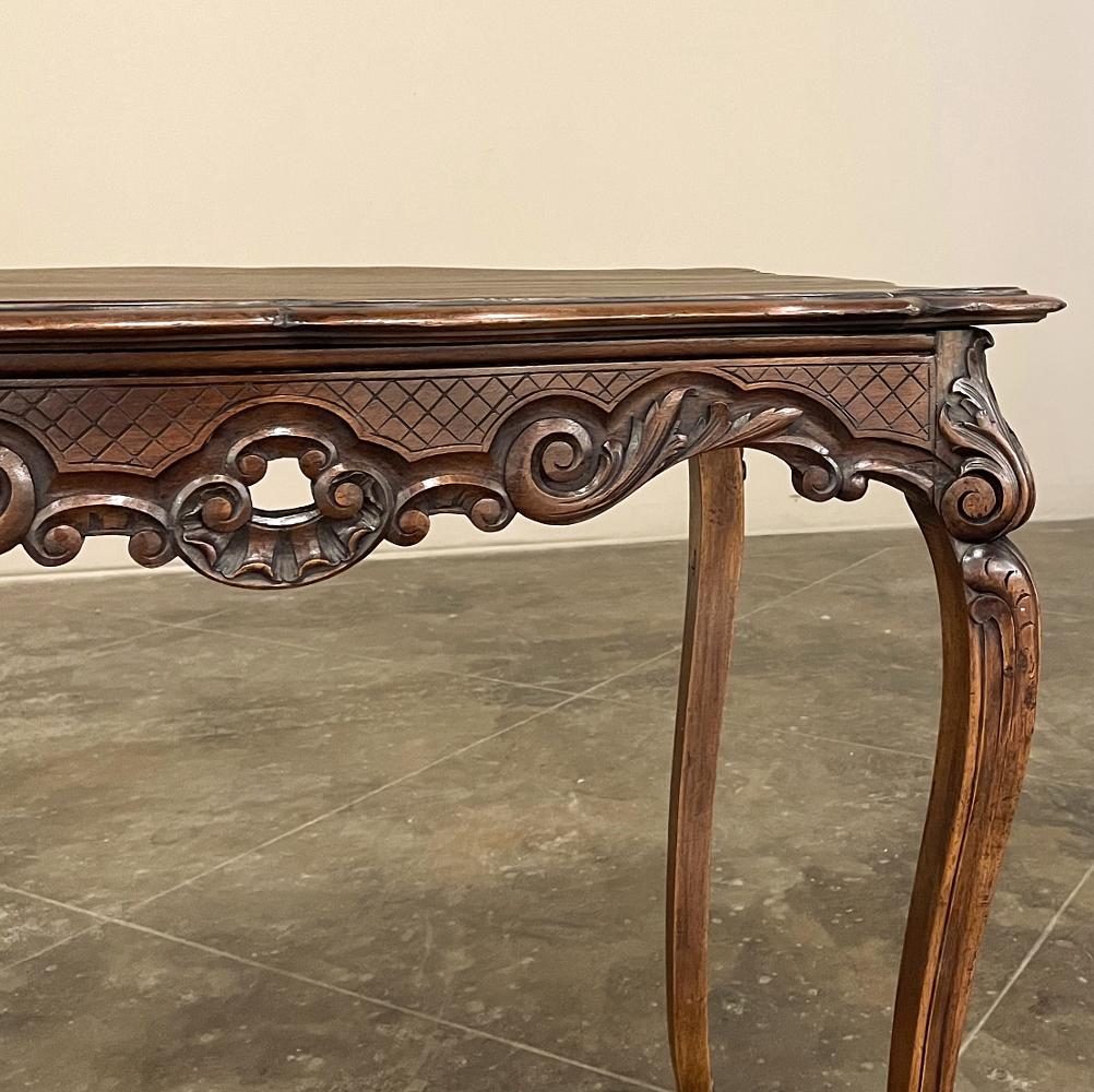 Table d'appoint en noyer de la Régence française du XIXe siècle, table d'appoint en vente 1