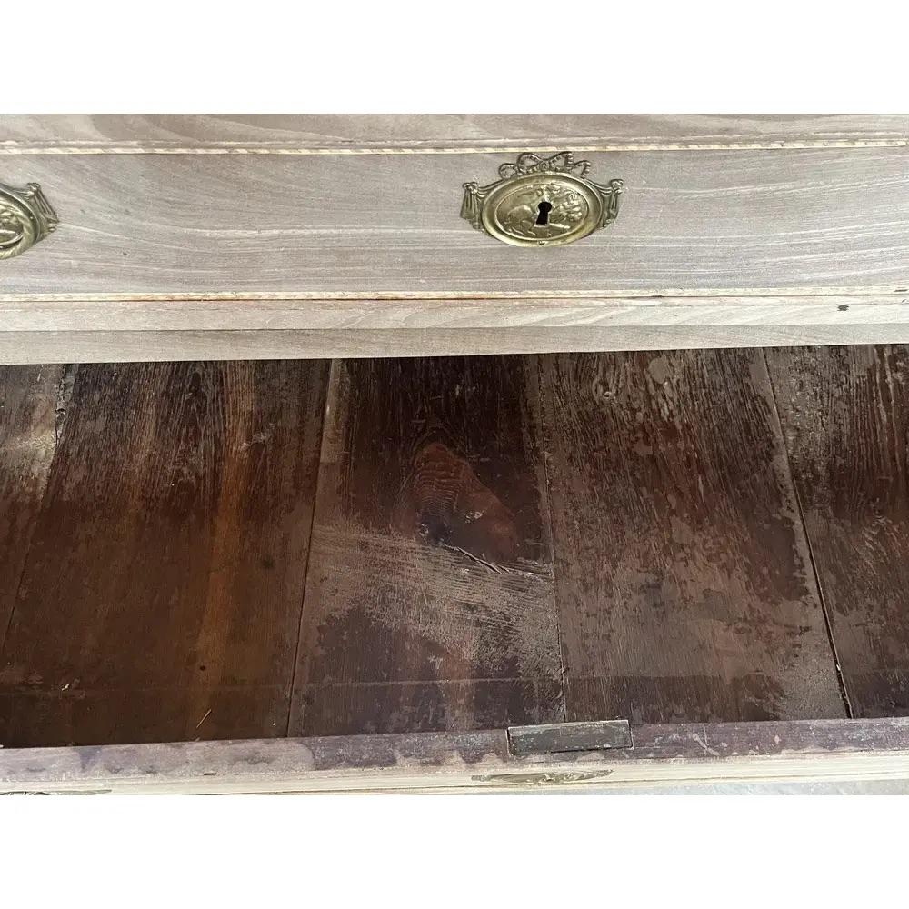 Cassettiera francese Regency del XIX secolo in noce sbiancato in vendita 1