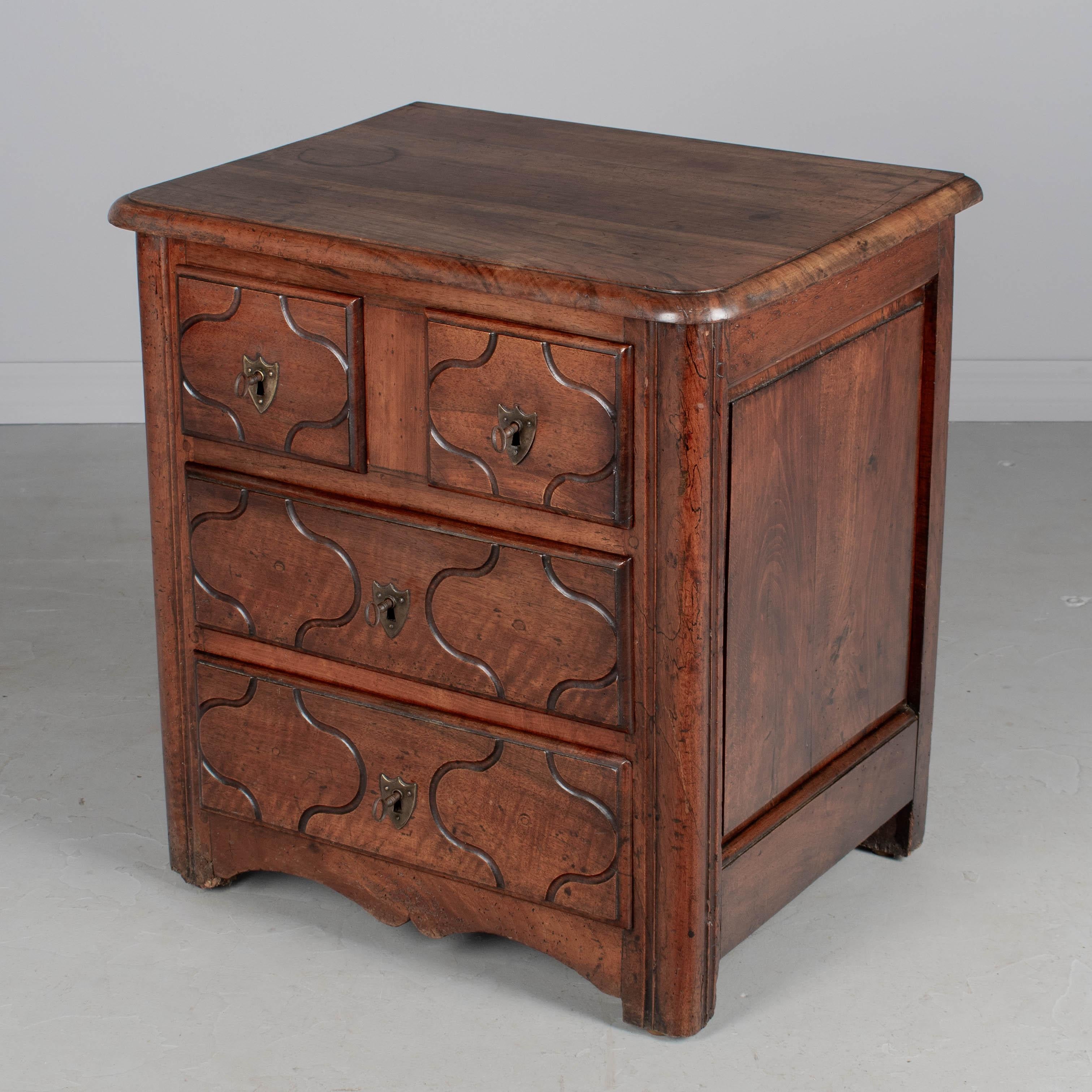 Commode parigino in stile Reggenza francese del XIX secolo In condizioni buone in vendita a Winter Park, FL