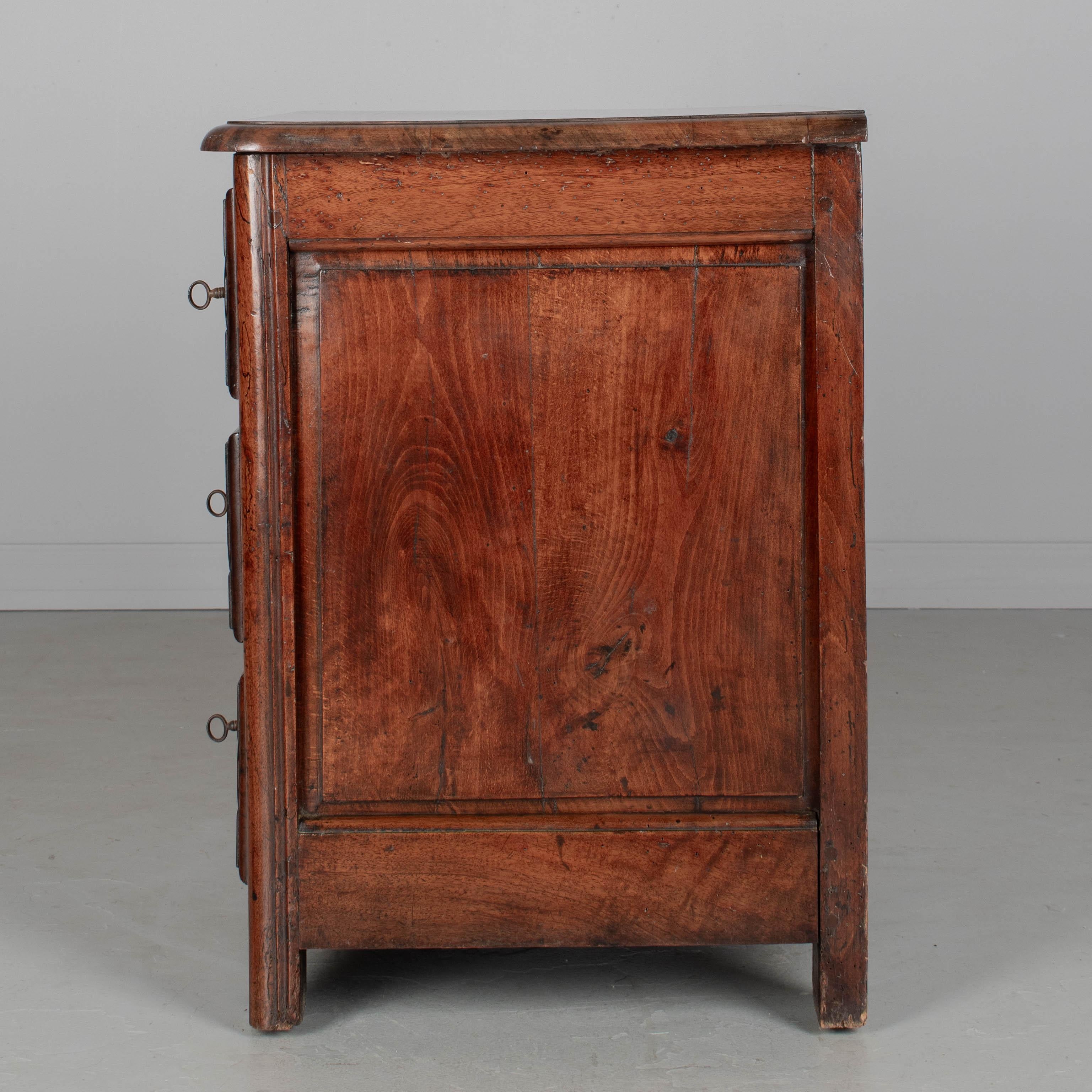 Commode parigino in stile Reggenza francese del XIX secolo in vendita 3