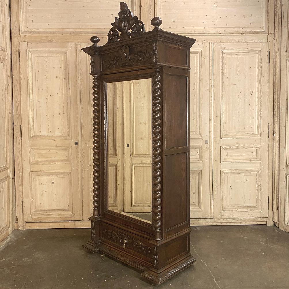 Neorinascimentale Armoire rinascimentale francese del XIX secolo con torsione d'orzo in vendita