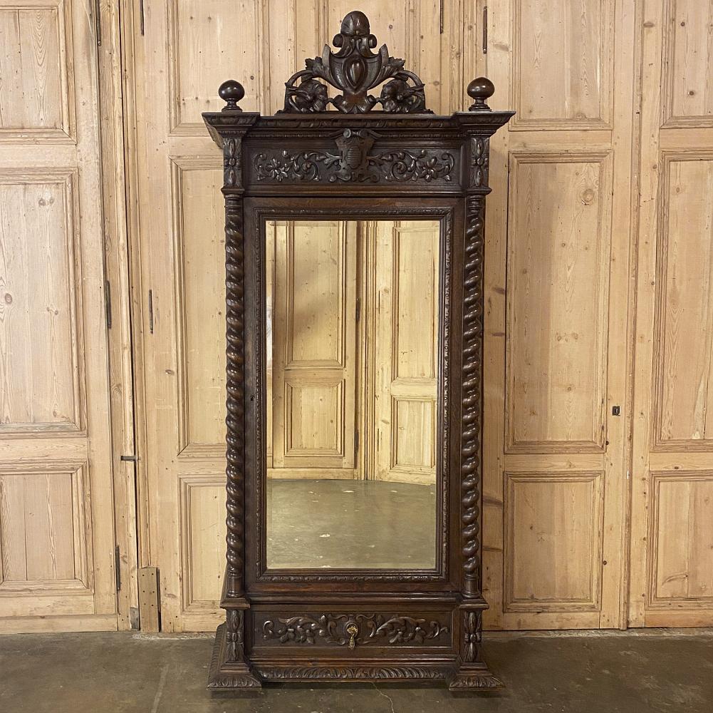 Francese Armoire rinascimentale francese del XIX secolo con torsione d'orzo in vendita