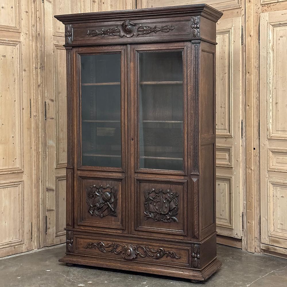 Bibliothèque Renaissance française du XIXe siècle ~ Bibliotheque est une étude de l'architecture classique et de l'embellissement artistique naturaliste, le tout réalisé en chêne dense et ancien pour durer des générations.  La couronne audacieuse