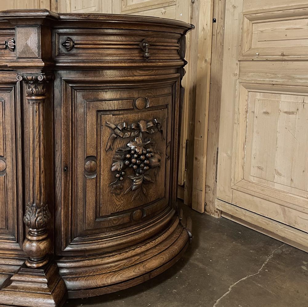 19th Century French Renaissance Buffet with Rounded Sides 4