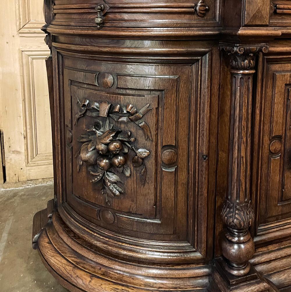 19th Century French Renaissance Buffet with Rounded Sides 1
