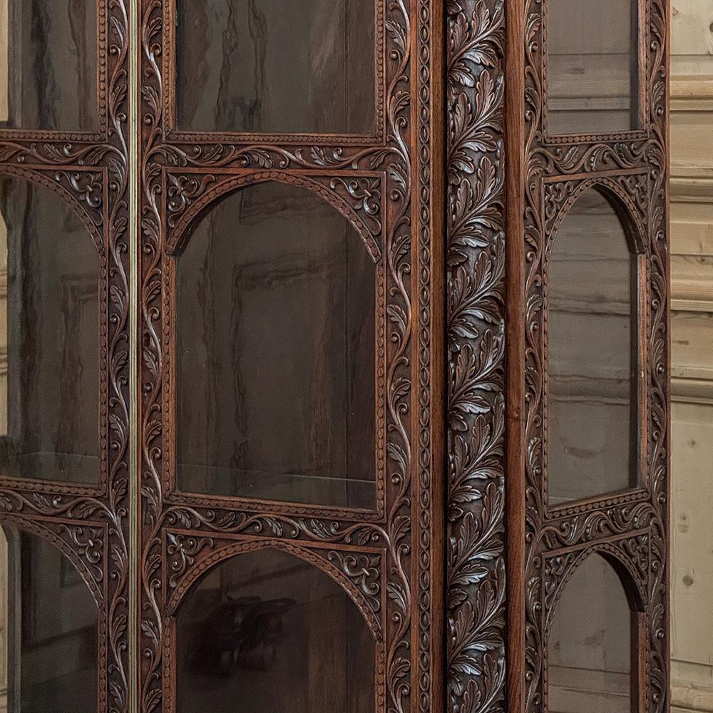 Libreria francese rinascimentale in noce intagliata del XIX secolo ~ Vitrine in vendita 3