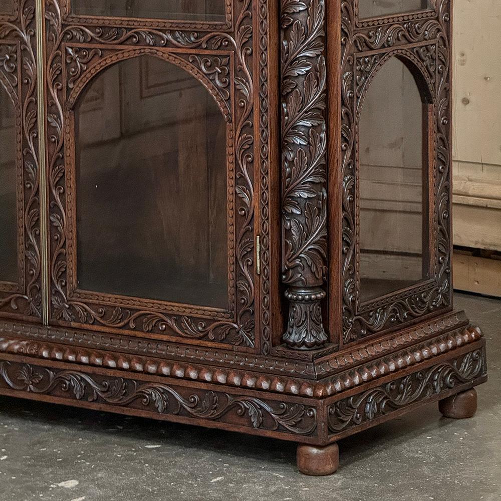 Libreria francese rinascimentale in noce intagliata del XIX secolo ~ Vitrine in vendita 4