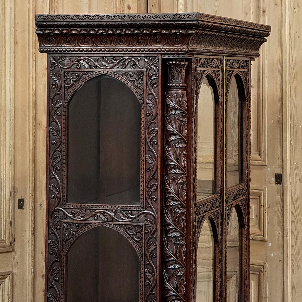 Libreria francese rinascimentale in noce intagliata del XIX secolo ~ Vitrine in vendita 5