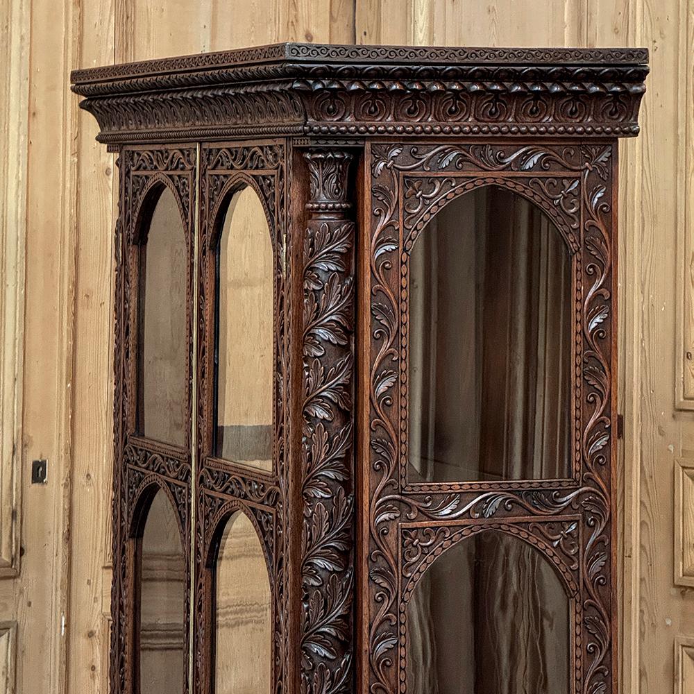 Libreria francese rinascimentale in noce intagliata del XIX secolo ~ Vitrine in vendita 7