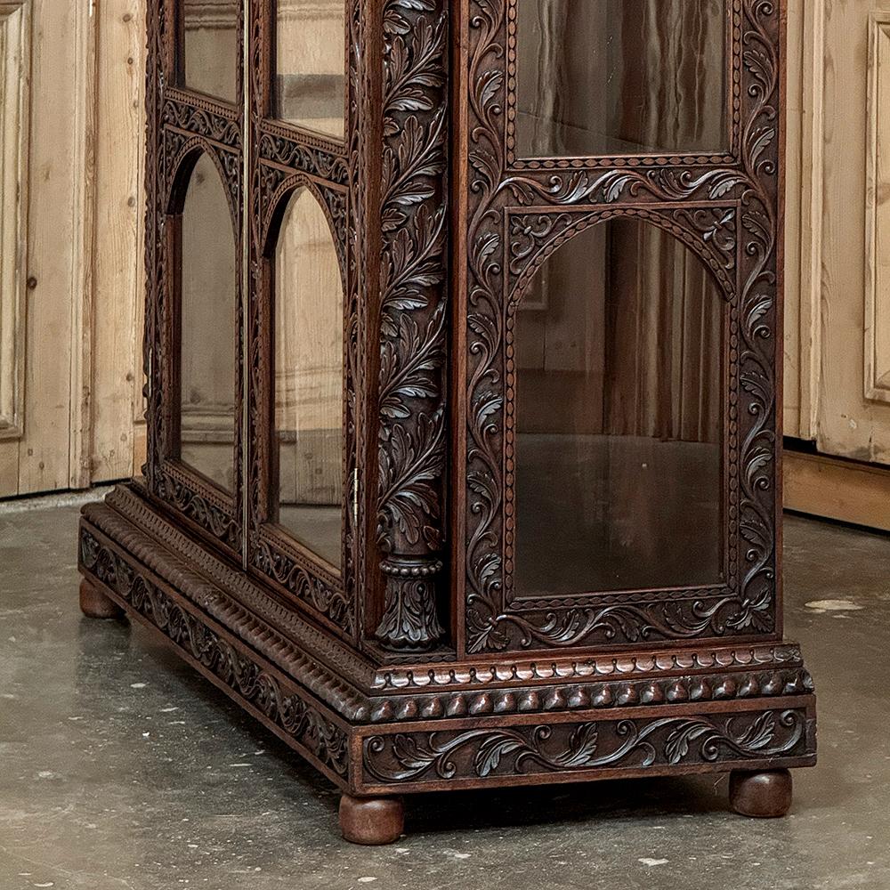 Libreria francese rinascimentale in noce intagliata del XIX secolo ~ Vitrine in vendita 8