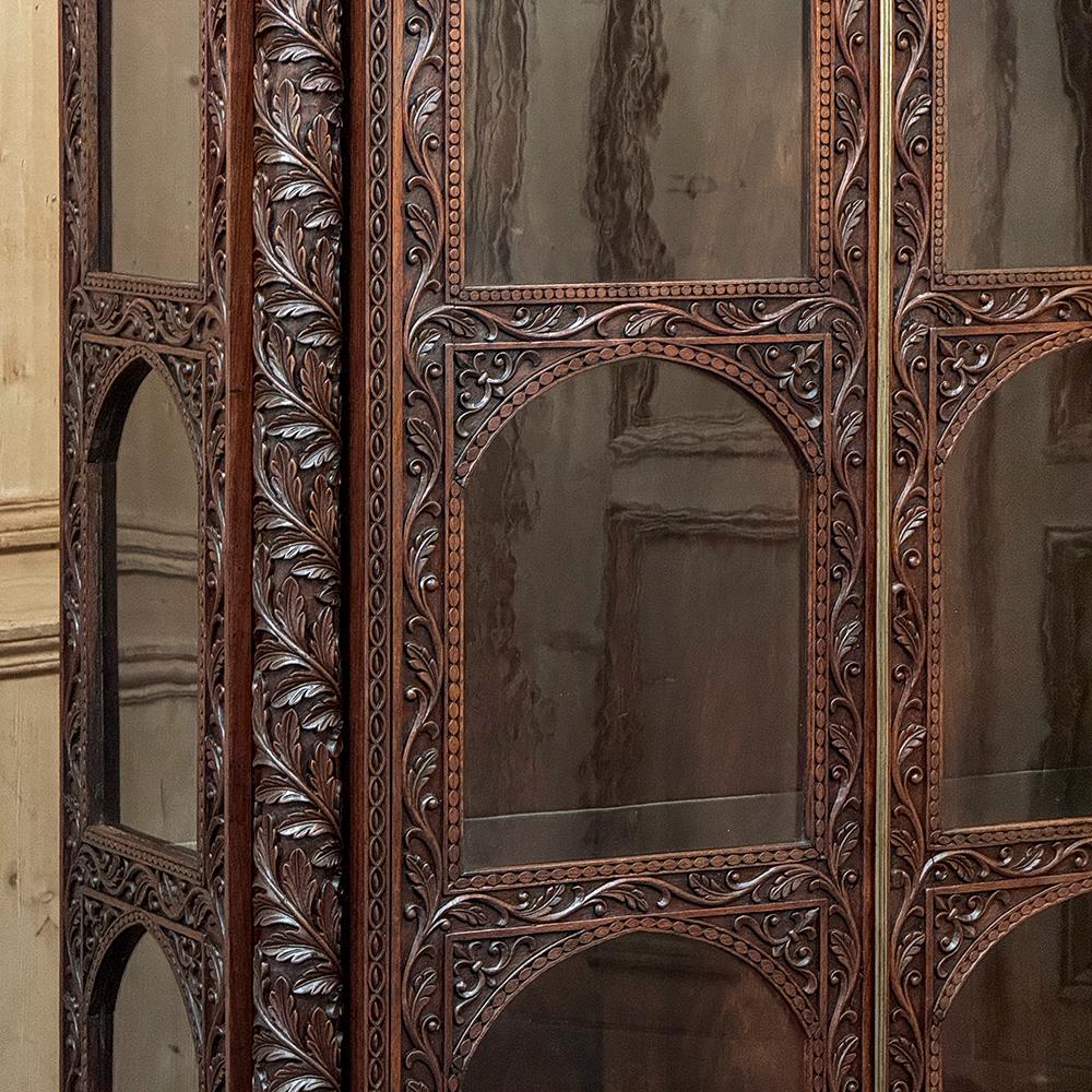 Intagliato a mano Libreria francese rinascimentale in noce intagliata del XIX secolo ~ Vitrine in vendita