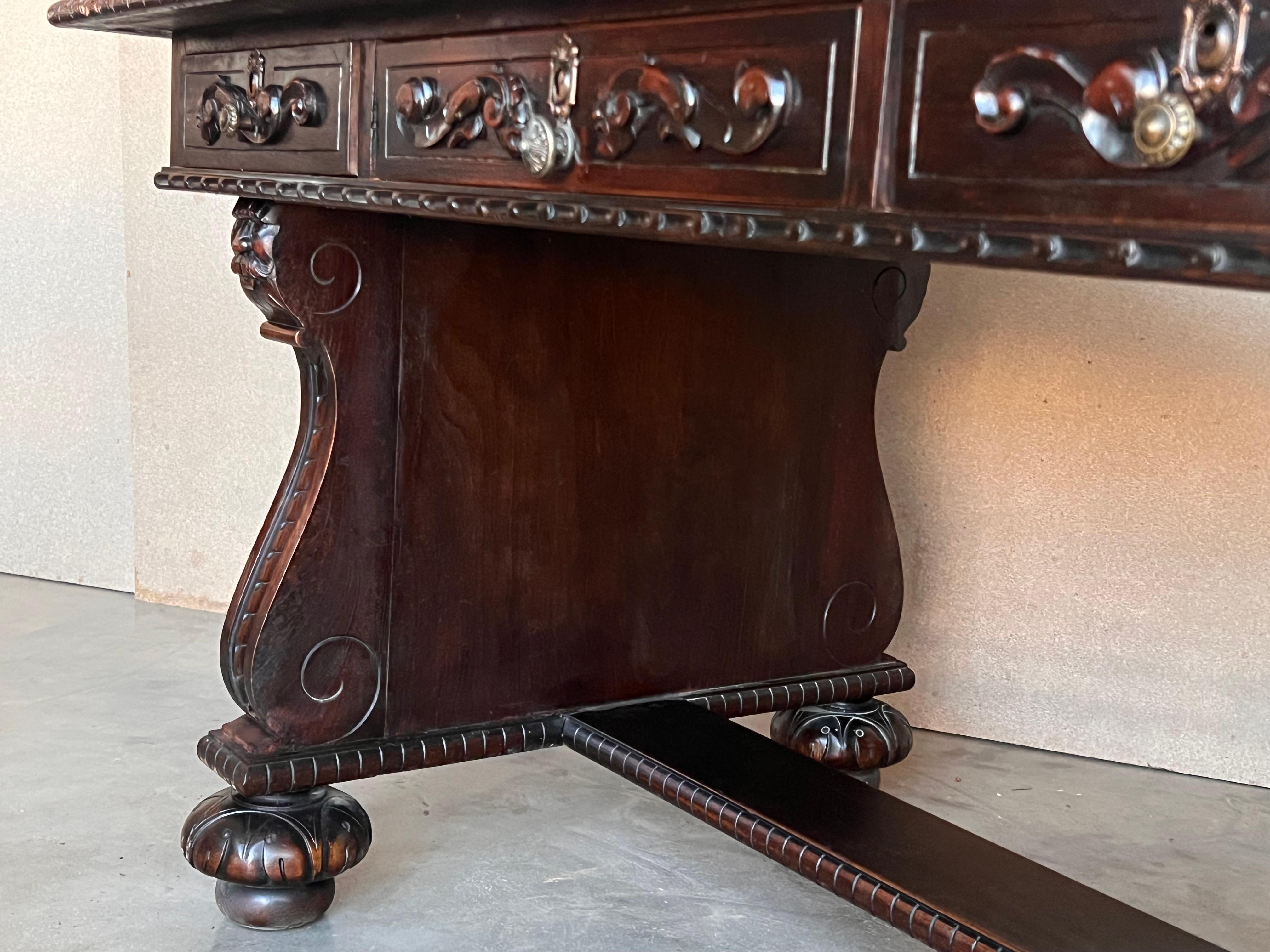19th Century French Renaissance Desk with Three drawers For Sale 7