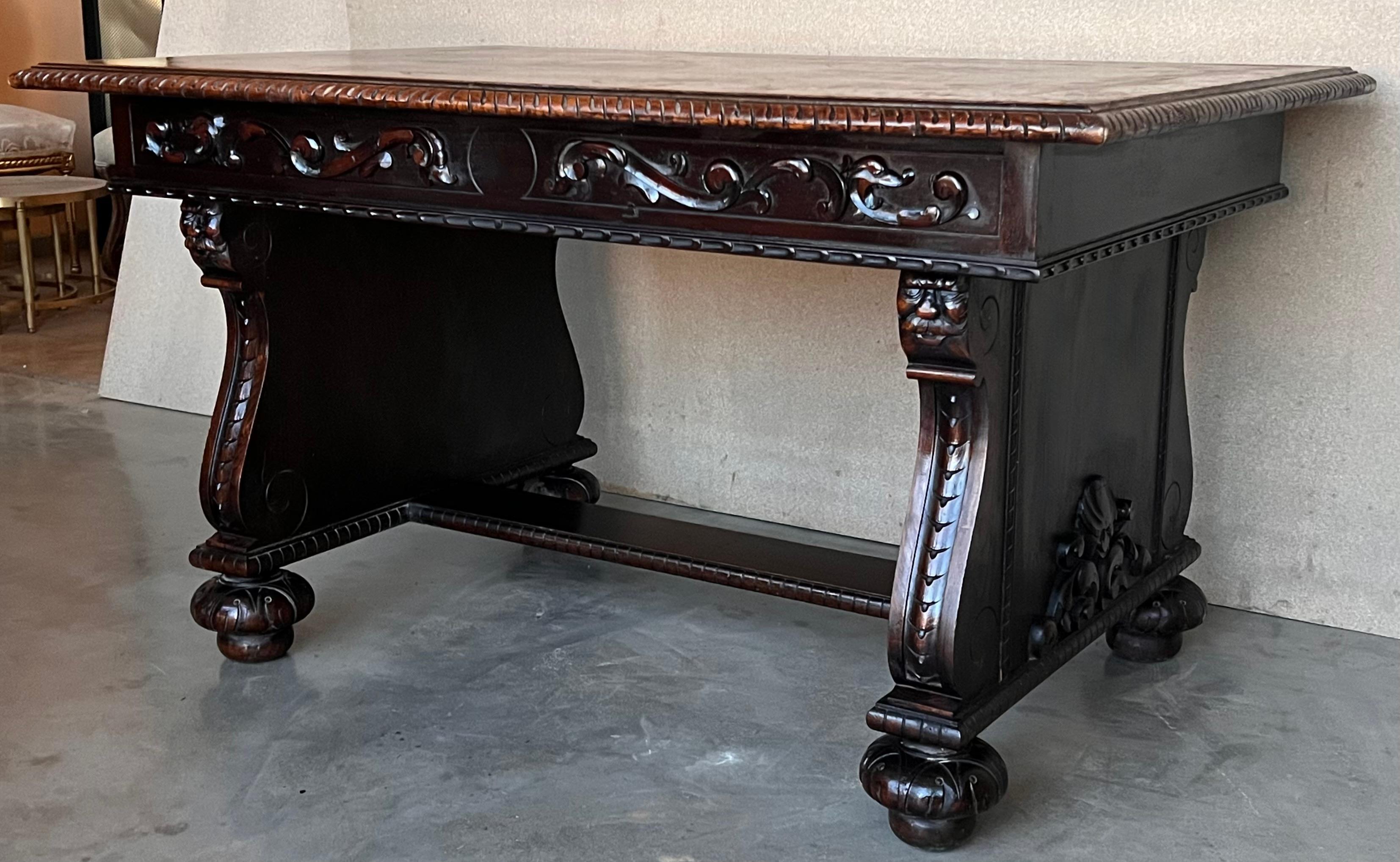 19th Century French Renaissance Desk with Three drawers For Sale 9