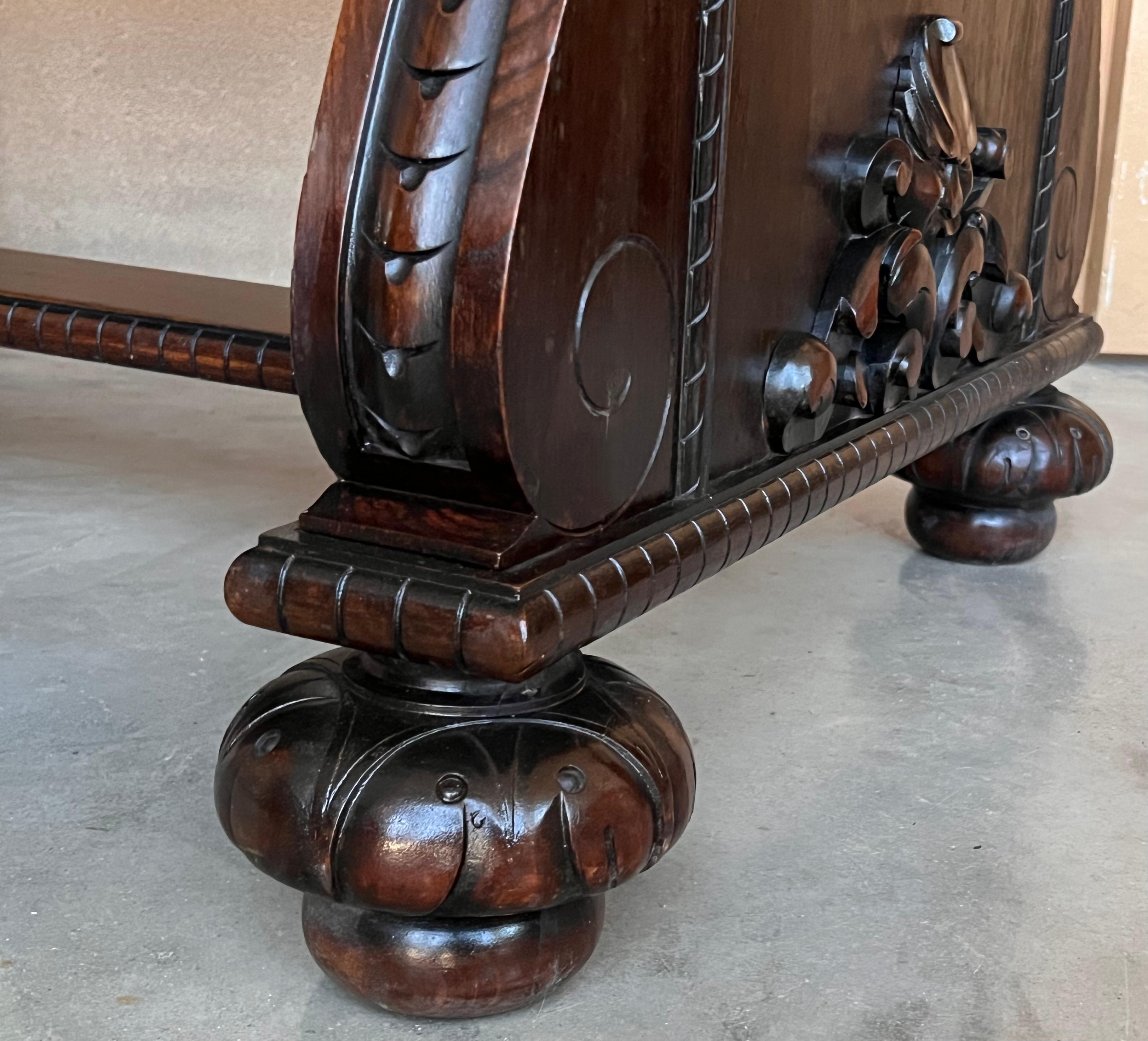 19th Century French Renaissance Desk with Three drawers For Sale 14