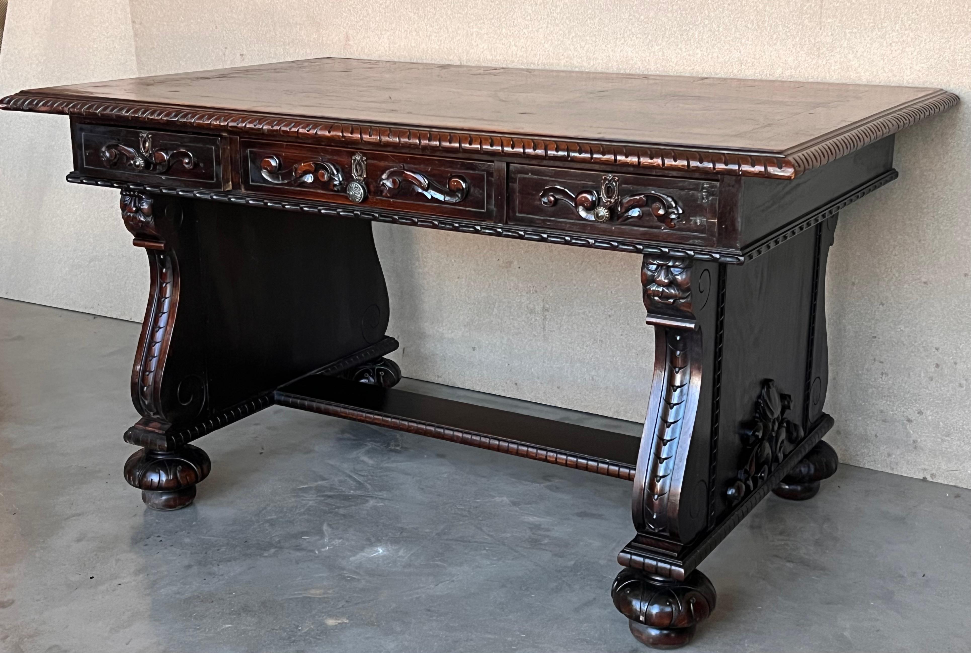 19th Century French Renaissance Desk with Three drawers For Sale 1