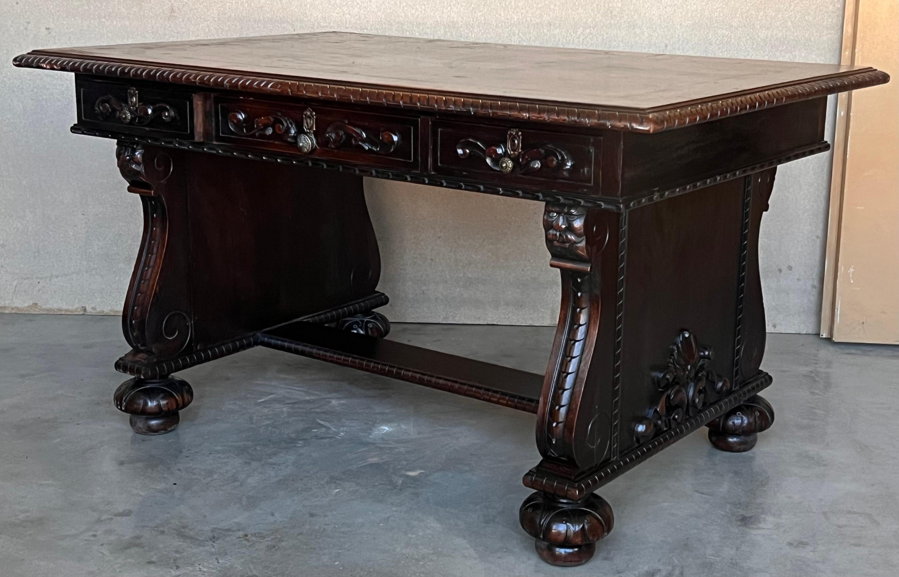 19th Century French Renaissance Desk with Three drawers For Sale 2