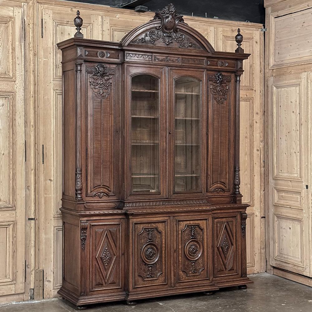 Hand-Carved 19th Century French Renaissance Grand Bookcase, ca.1870 For Sale