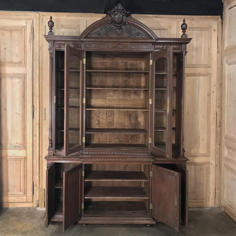 Hand-Carved 19th Century French Renaissance Grand Bookcase For Sale