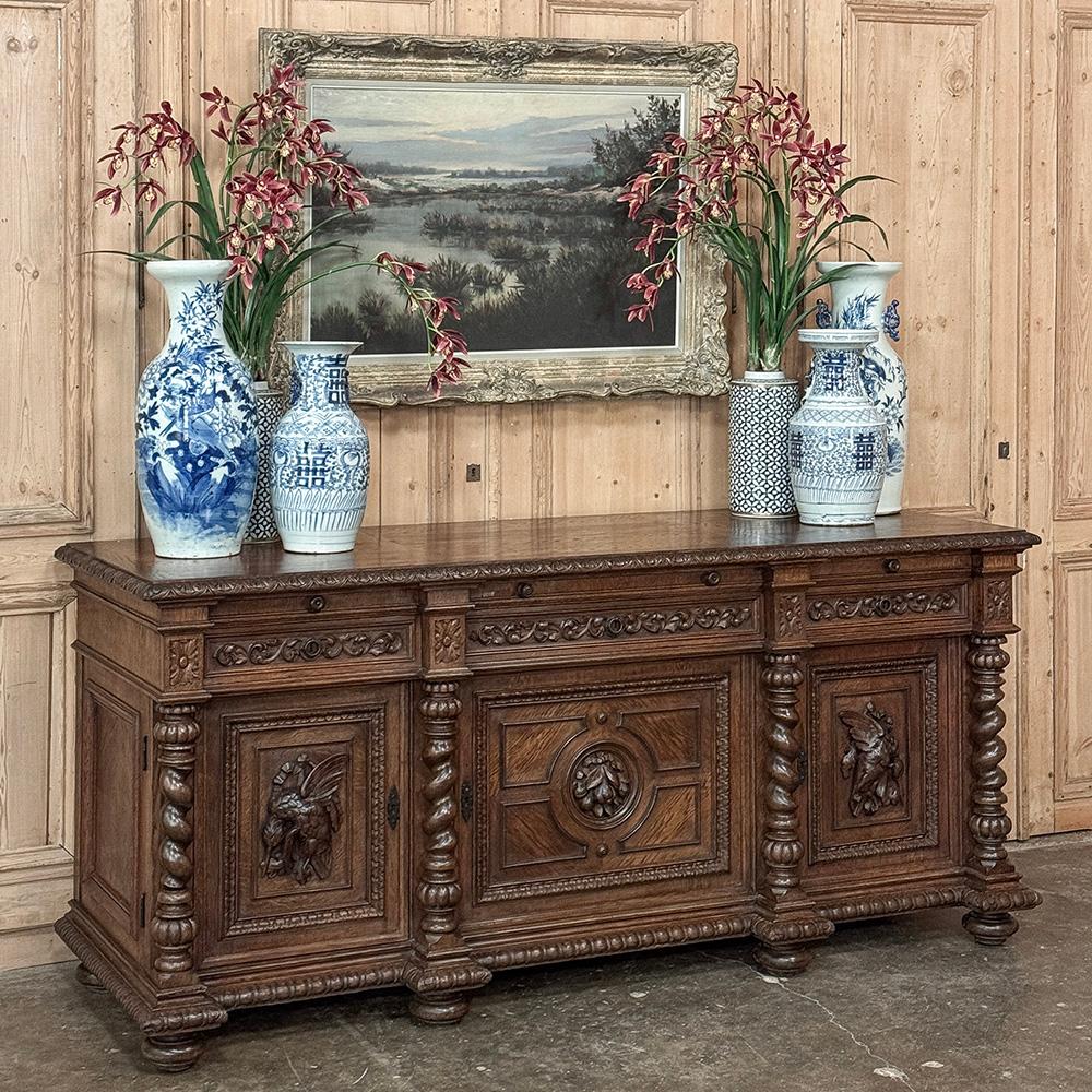 Il Buffet Hunt rinascimentale francese del XIX secolo ~ Credenza è una straordinaria opera di design e di ebanisteria destinata a un cliente davvero speciale!  Realizzata a mano in rovere massiccio di vecchia data e con inserti in marmo di Carrara,