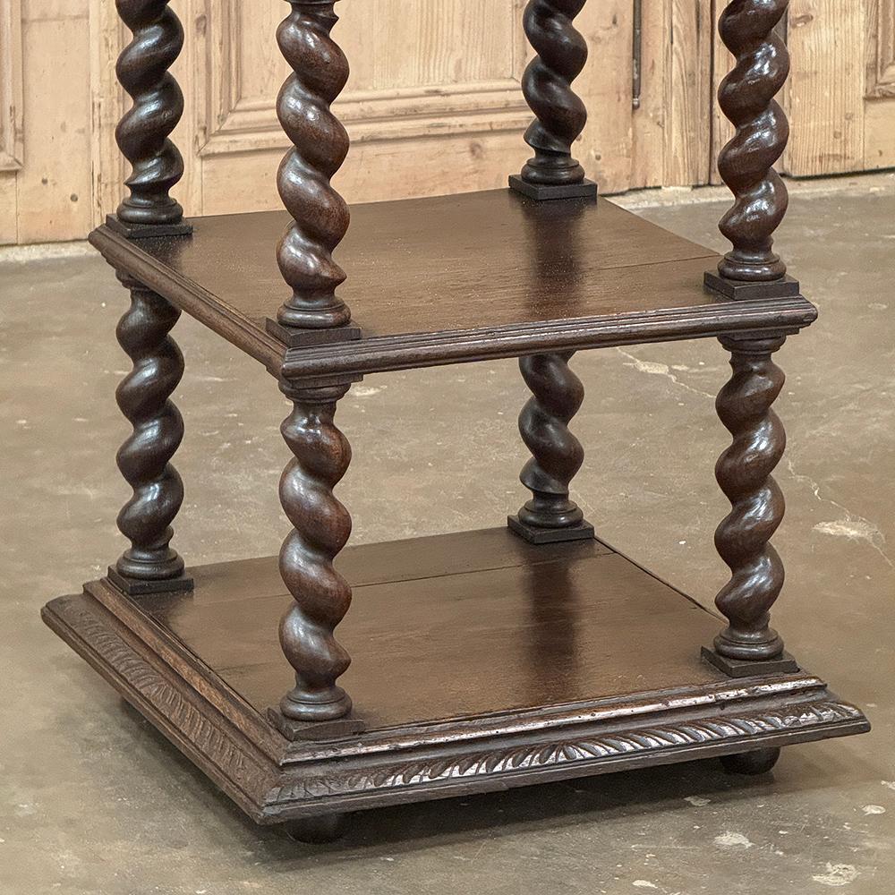 XIXe siècle Table de nuit à plateau de marbre French Renaissance du 19e siècle ~ Table de chevet en vente
