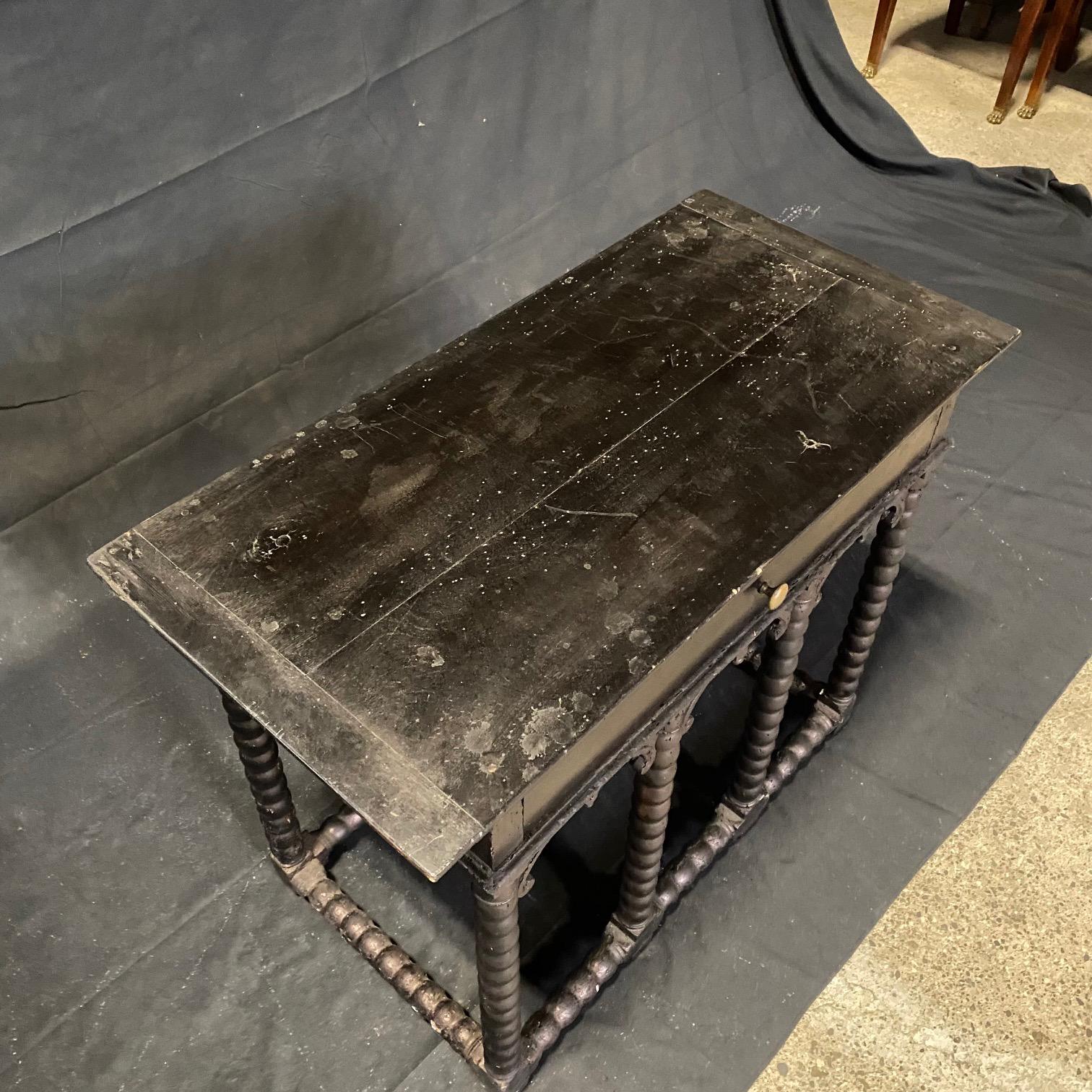  19ème siècle  French Renaissance ou Napoléon III Table console en ébène noir en vente 3