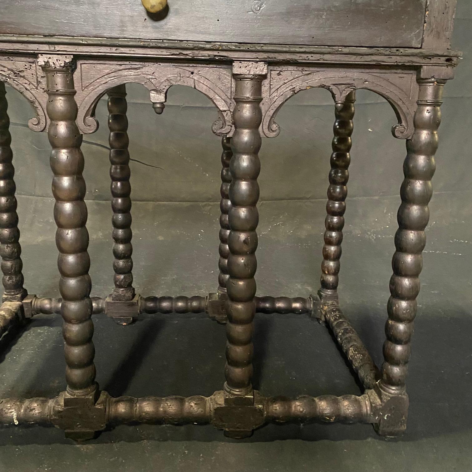  19ème siècle  French Renaissance ou Napoléon III Table console en ébène noir Bon état - En vente à Hopewell, NJ