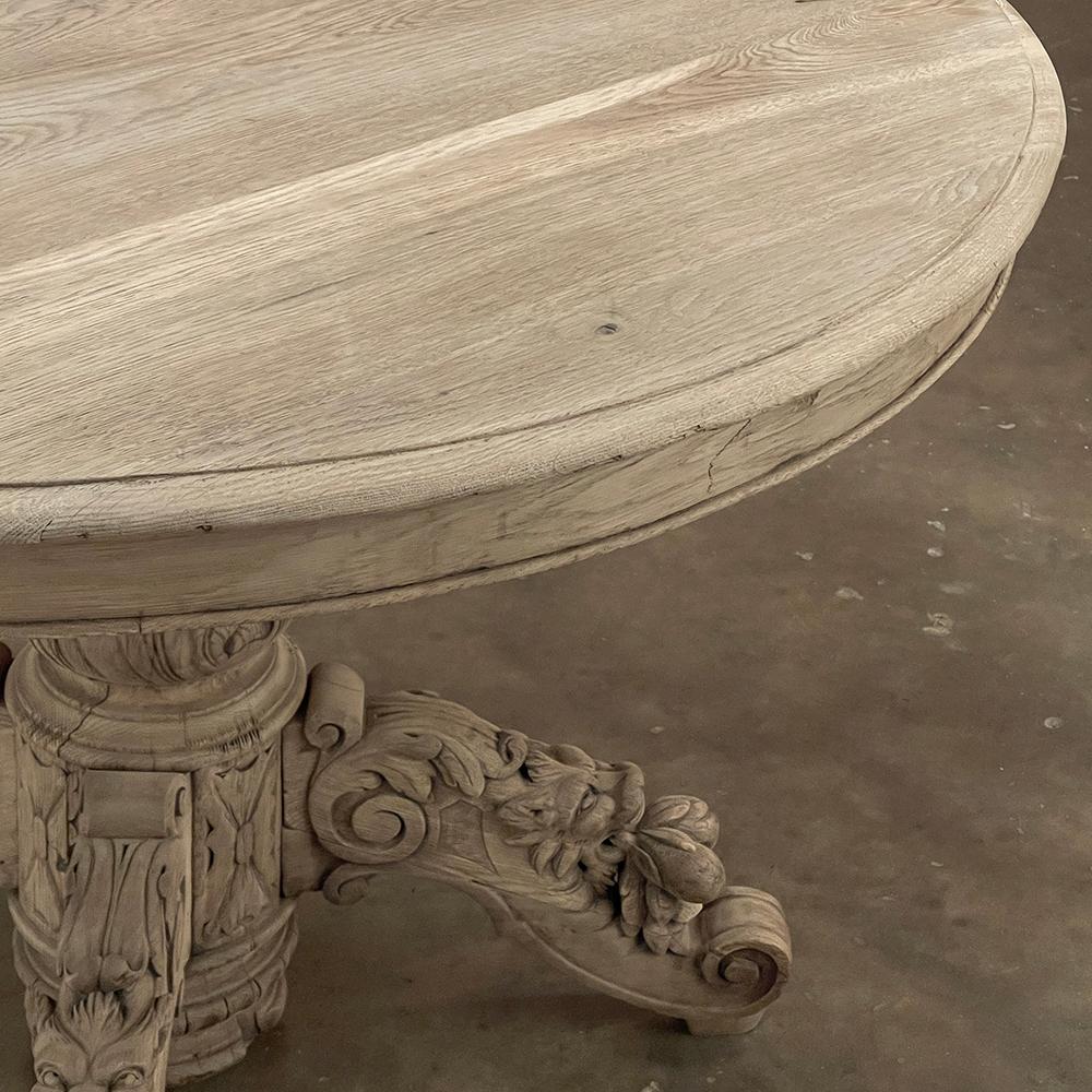 Table centrale ovale French Renaissance du 19e siècle ~ Table de salle à manger en chêne décapé en vente 6