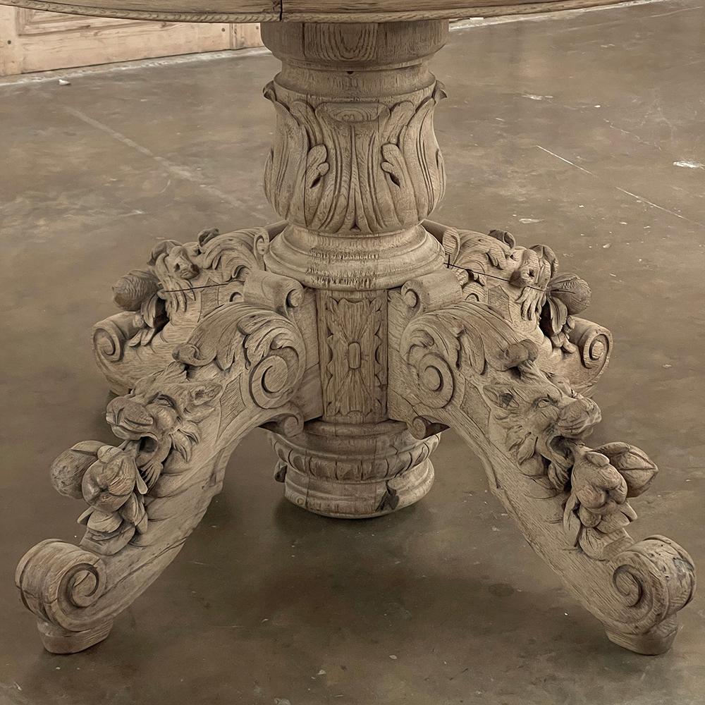 Table centrale ovale French Renaissance du 19e siècle ~ Table de salle à manger en chêne décapé en vente 7