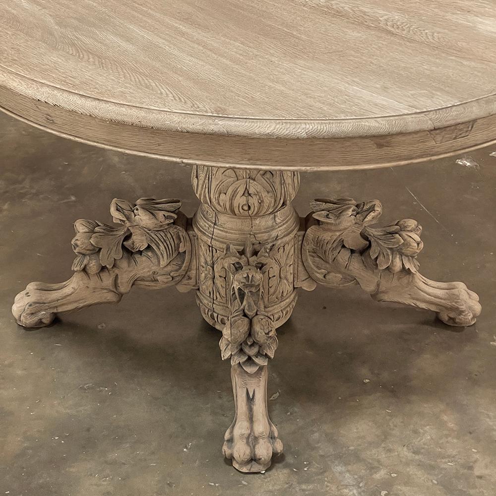 Table centrale ovale French Renaissance du 19e siècle ~ Table de salle à manger en chêne décapé en vente 9