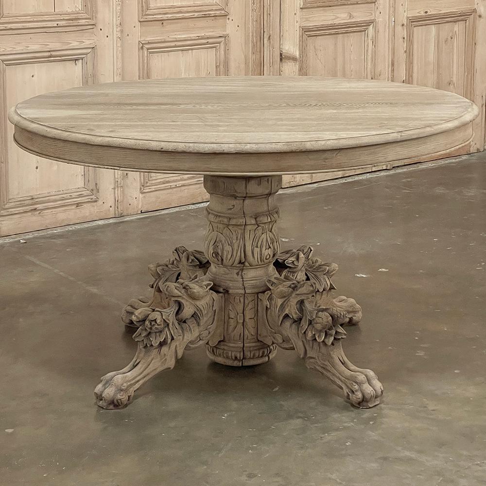 19th Century French Renaissance Oval Center Table ~ Dining Table in Stripped Oak setzt ein unvergessliches Stil-Statement und strahlt dank unseres patentierten Abbeizverfahrens, das die natürliche Farbe und Patina des jahrhundertealten Holzes