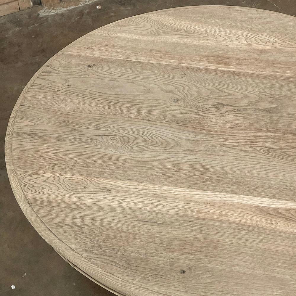 Fin du XIXe siècle Table centrale ovale French Renaissance du 19e siècle ~ Table de salle à manger en chêne décapé en vente