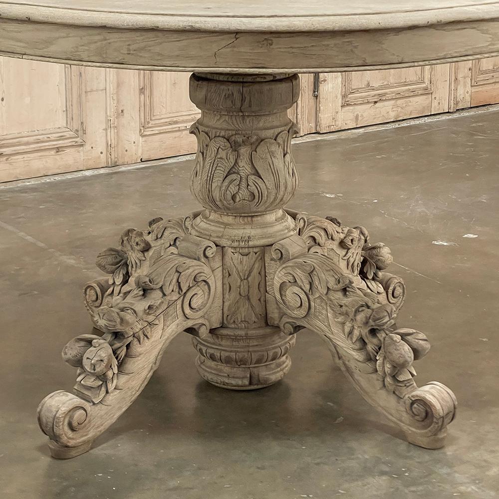 Table centrale ovale French Renaissance du 19e siècle ~ Table de salle à manger en chêne décapé en vente 1