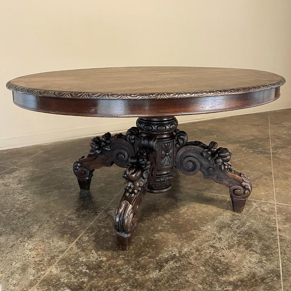 Hand-Carved 19th Century French Renaissance Oval Center Table For Sale
