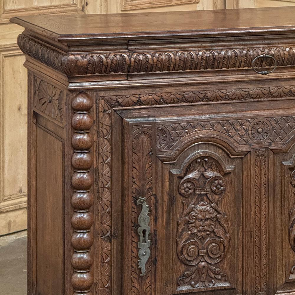Intagliato a mano Petite Buffet rinascimentale francese del XIX secolo ~ Mobile in vendita