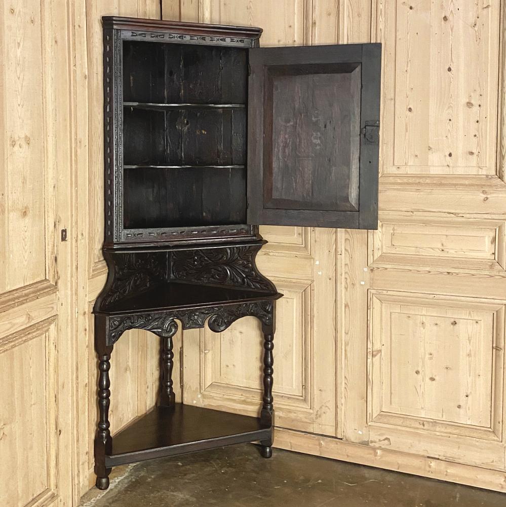 19th Century French Renaissance Raised Corner Cabinet In Good Condition In Dallas, TX