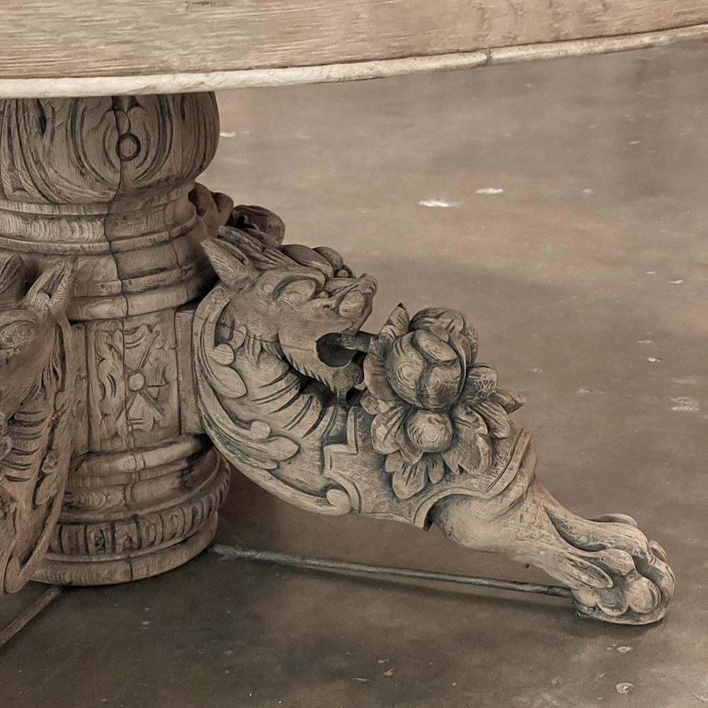 Table basse ovale sculptée du 19e siècle French Renaissance Revive en vente 7